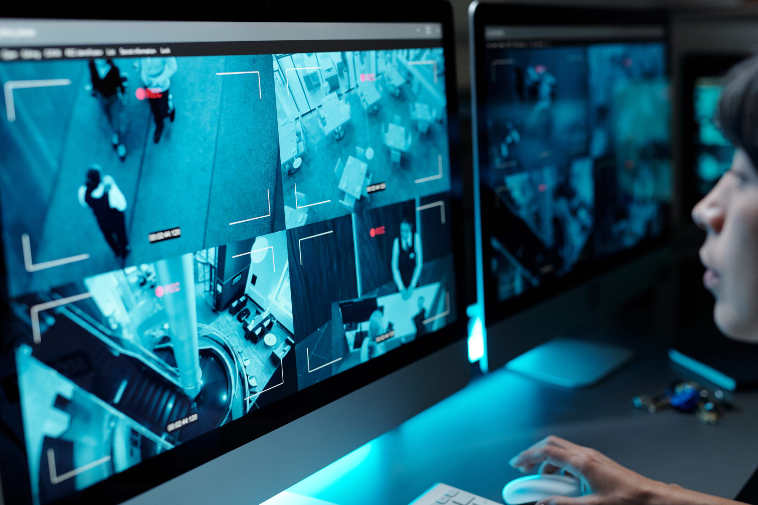 monitoramento inteligente blog precisio colaborador fazendo o monitoramento